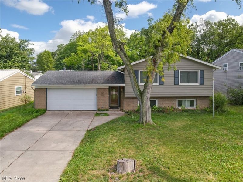 364 Wallace Drive, Berea, OH 44017 Photo 1