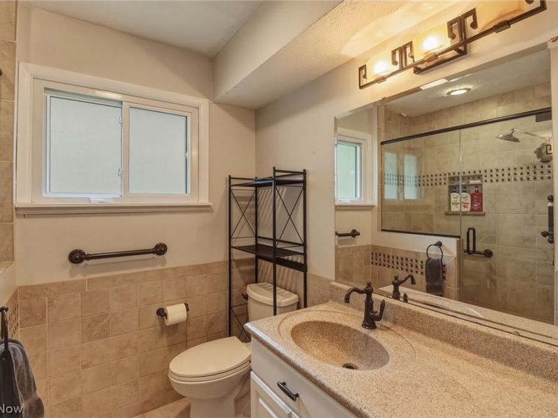 364 Wallace Drive, Berea, OH 44017 Photo 14