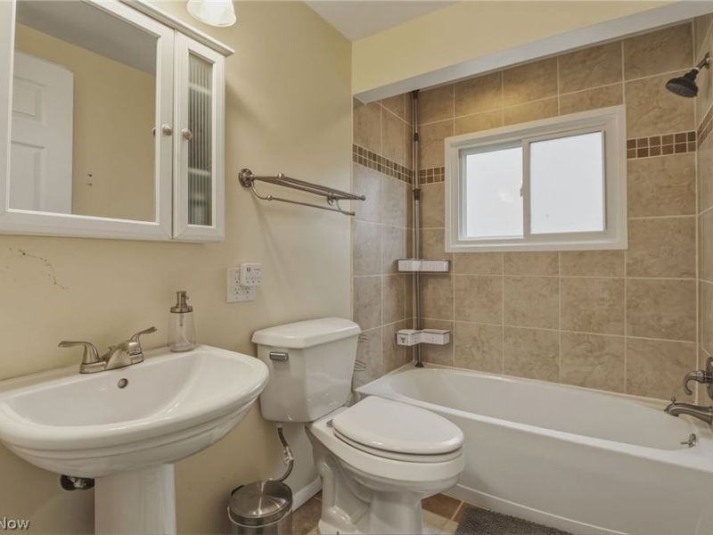364 Wallace Drive, Berea, OH 44017 Photo 24