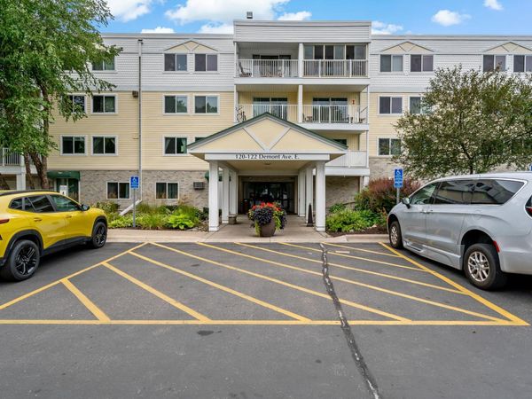 132 Demont Avenue E, Unit 325, Little Canada, MN 55117