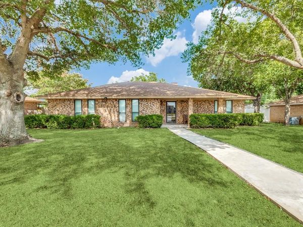 435 Cambridge Drive, DeSoto, TX 75115