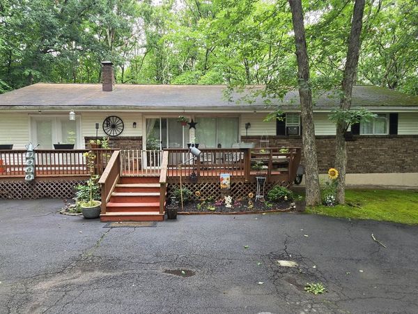 100 Longridge Drive , Hawley, PA 18428