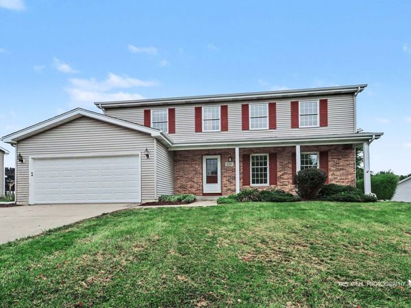 214 S Katie Lane, McHenry, IL 60050