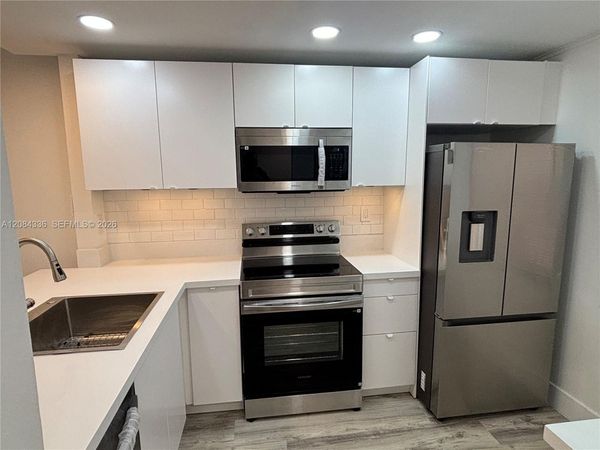 10304 Sunrise Lakes Blvd, Unit 209, Sunrise, FL 33322