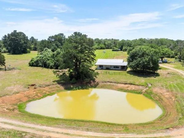 146 Split Oak RD, Smithville, TX 78957