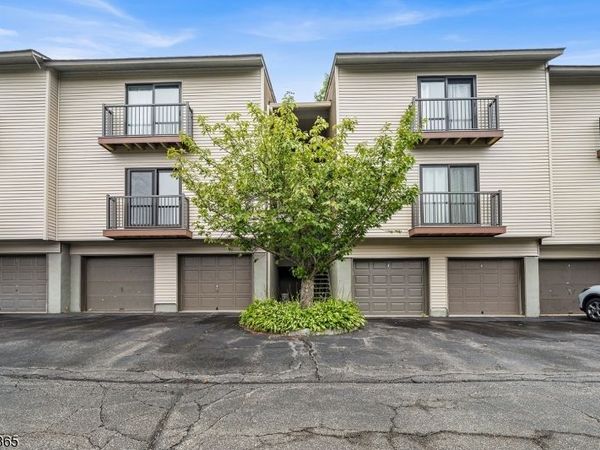 209 Spruce Hills Dr, Glen Gardner, NJ 08826