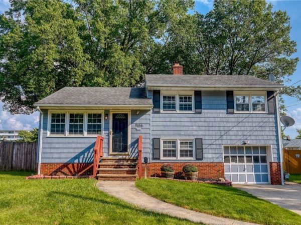 11159 Stoneham Road , Parma Heights, OH 44130