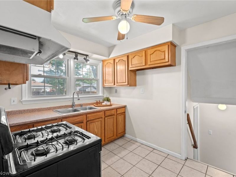 11159 Stoneham Road, Parma Heights, OH 44130 Photo 7