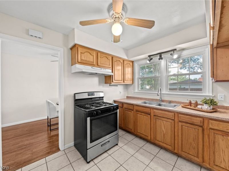 11159 Stoneham Road, Parma Heights, OH 44130 Photo 8