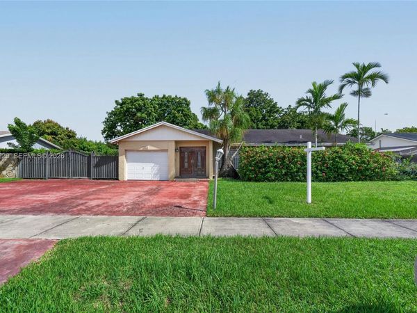 13217 SW 44th Ln , Miami, FL 33175