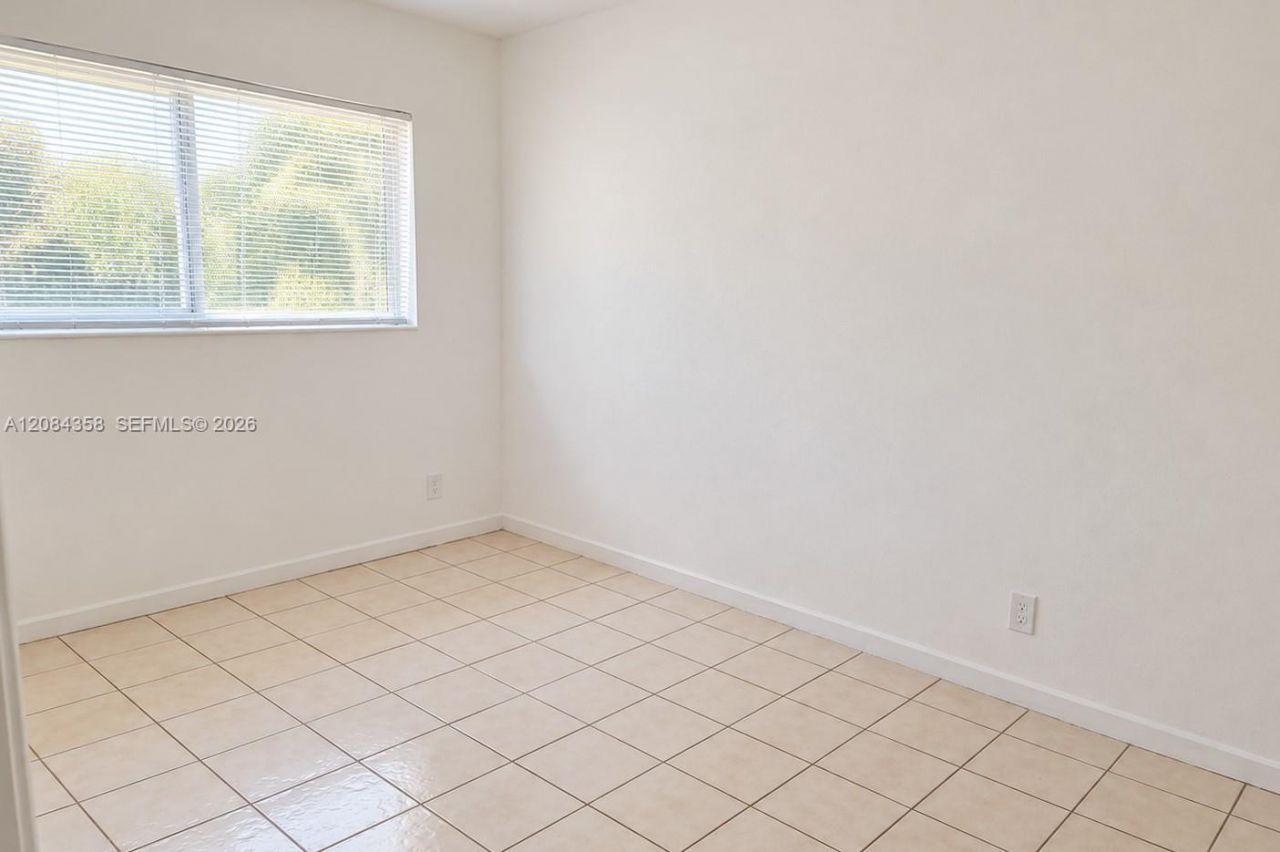 304 SE 9th Ct , Unit 8, Hallandale Beach, FL 33009 Photo