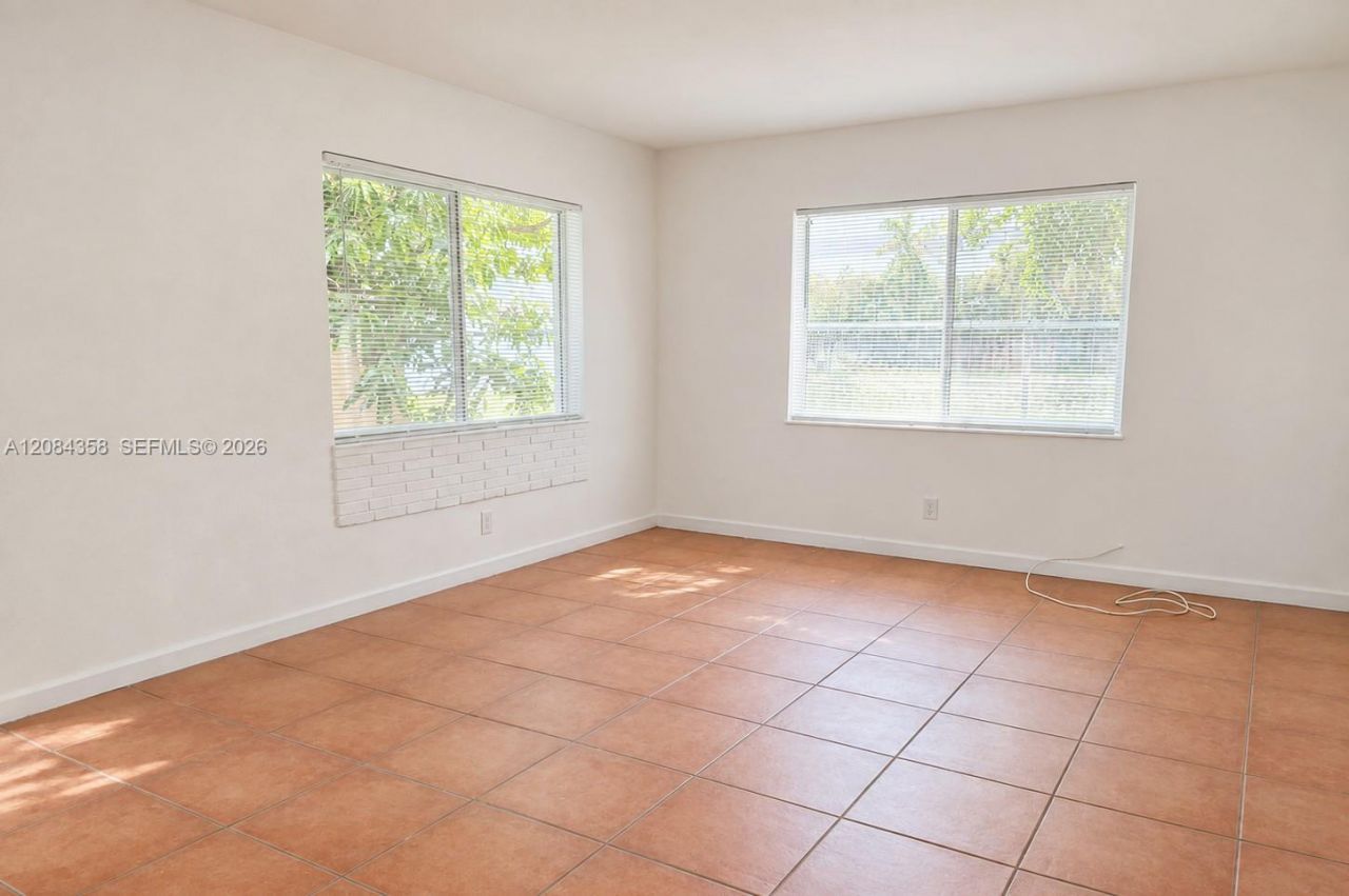 300 SE 9th Ct, Unit 8, Hallandale Beach, FL 33009 Photo