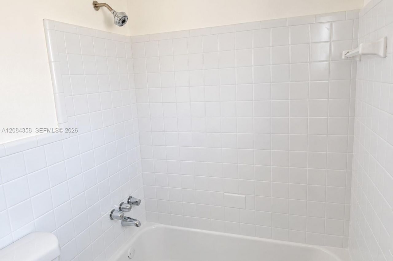 304 SE 9th Ct , Unit 8, Hallandale Beach, FL 33009 Photo