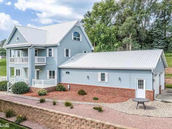 809 Railway Street, Defiance, IA 51527