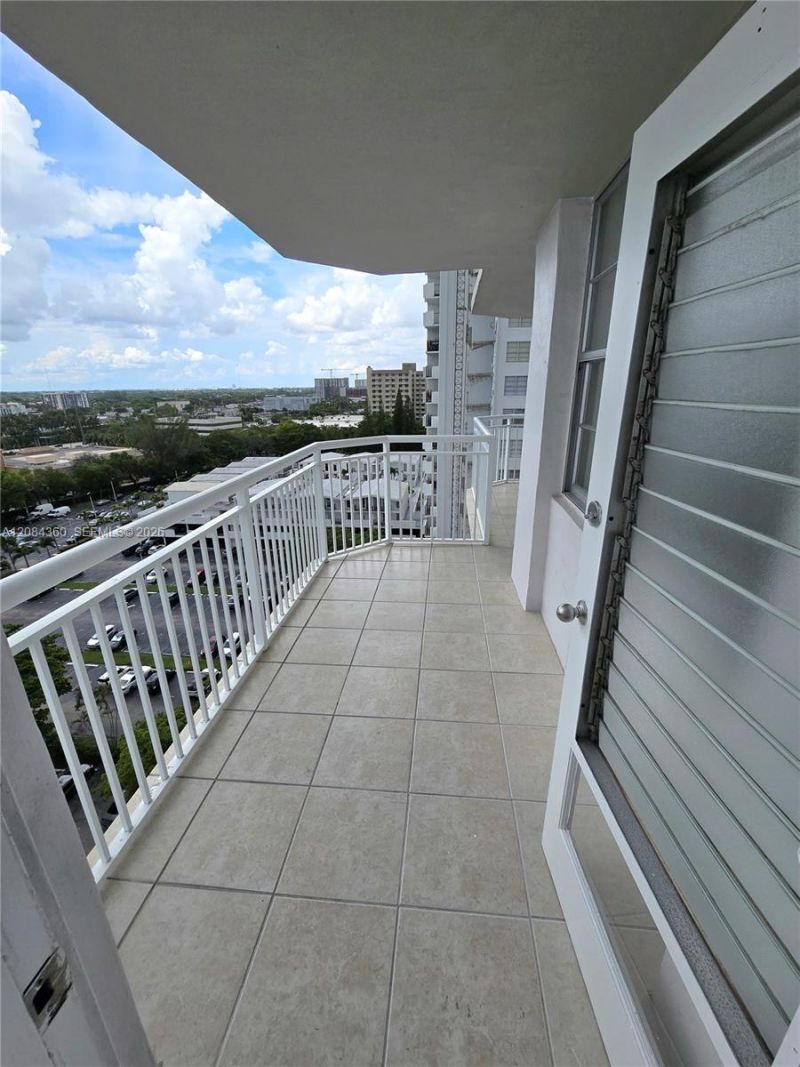 18051 Biscayne Blvd , Unit 1204, Aventura, FL 33160 Photo