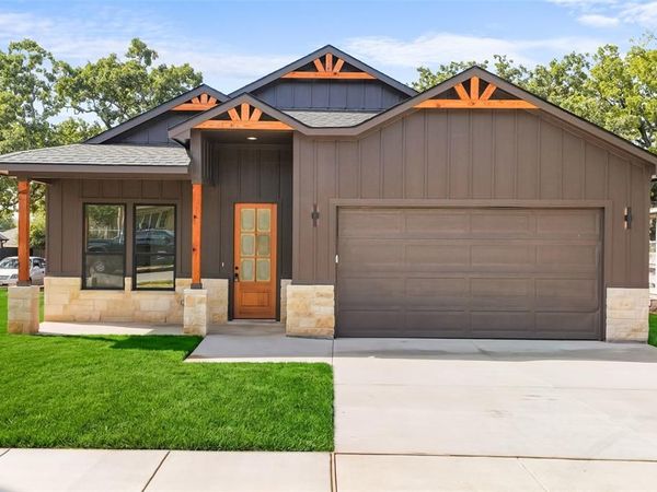 4918 Sunshine Drive , Fort Worth, TX 76105