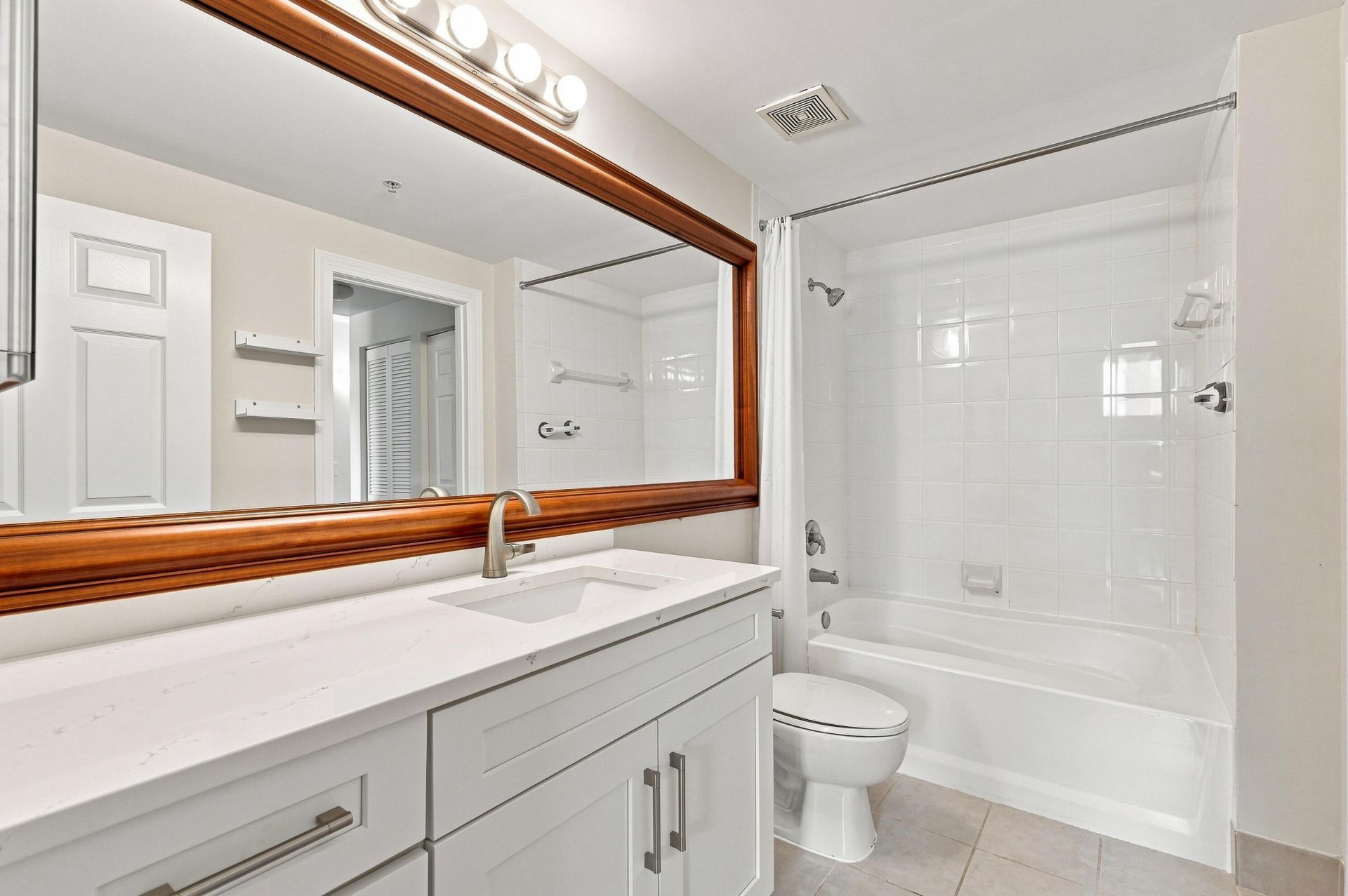 780 S Sapodilla Avenue, Unit 412, West Palm Beach, FL 33401 Photo