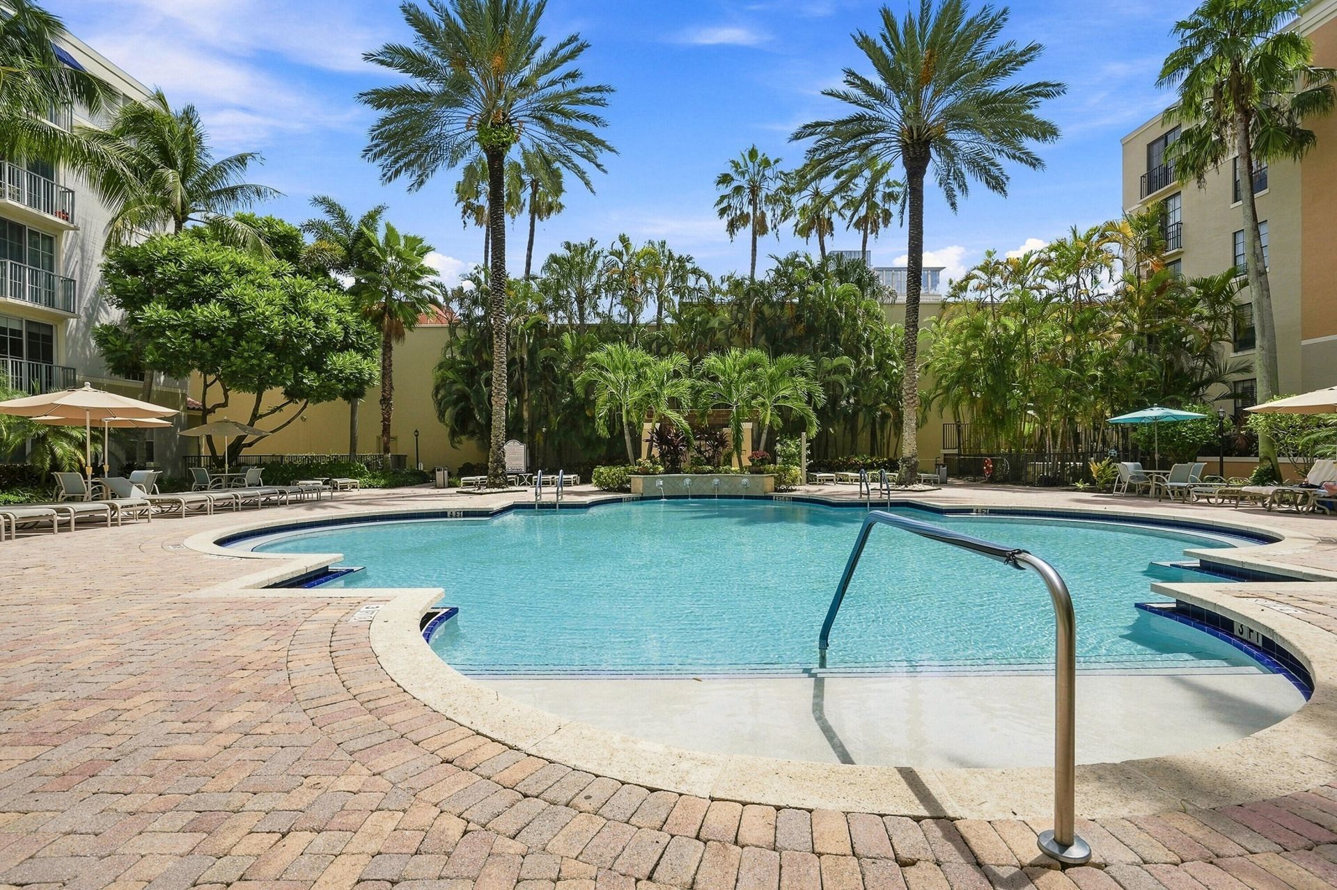 780 S Sapodilla Avenue, Unit 412, West Palm Beach, FL 33401 Photo