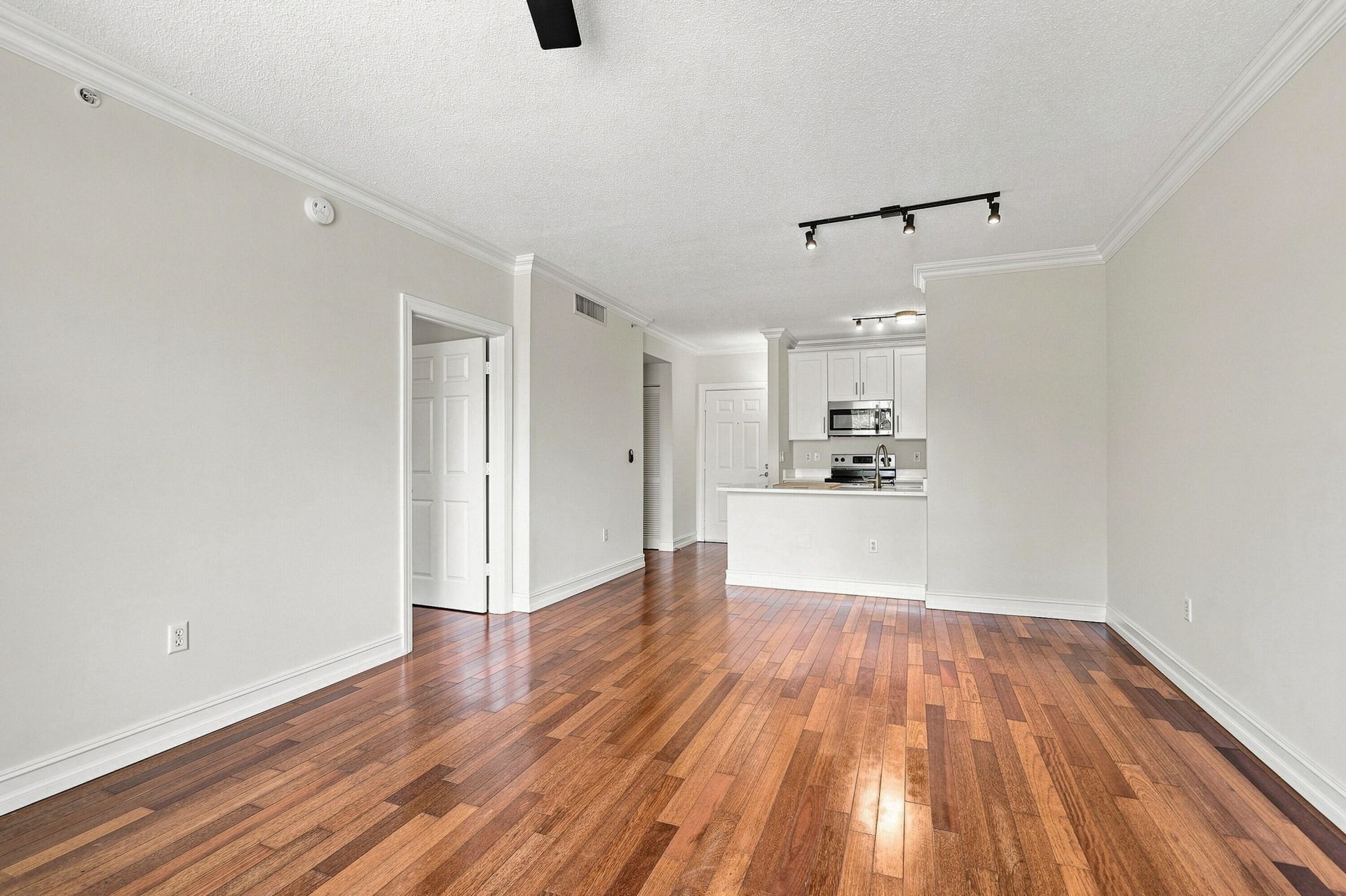 780 S Sapodilla Avenue, Unit 412, West Palm Beach, FL 33401 Photo