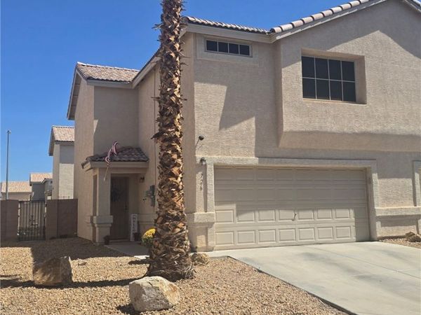 726 Peregrine Falcon Street , Henderson, NV 89015