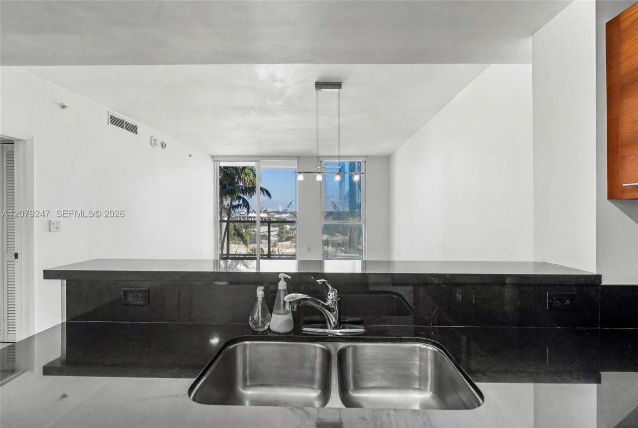 253 NE 2nd St, Unit 1007, Miami, FL 33132 Photo