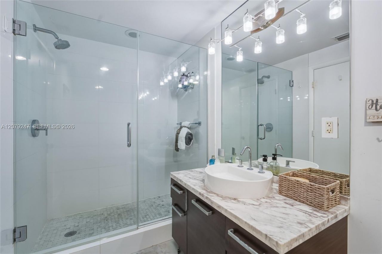 253 NE 2nd St, Unit 1007, Miami, FL 33132 Photo