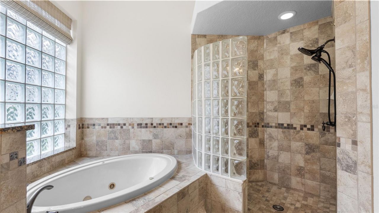 5924 Cherry Oak Drive, Valrico, FL 33596 Photo