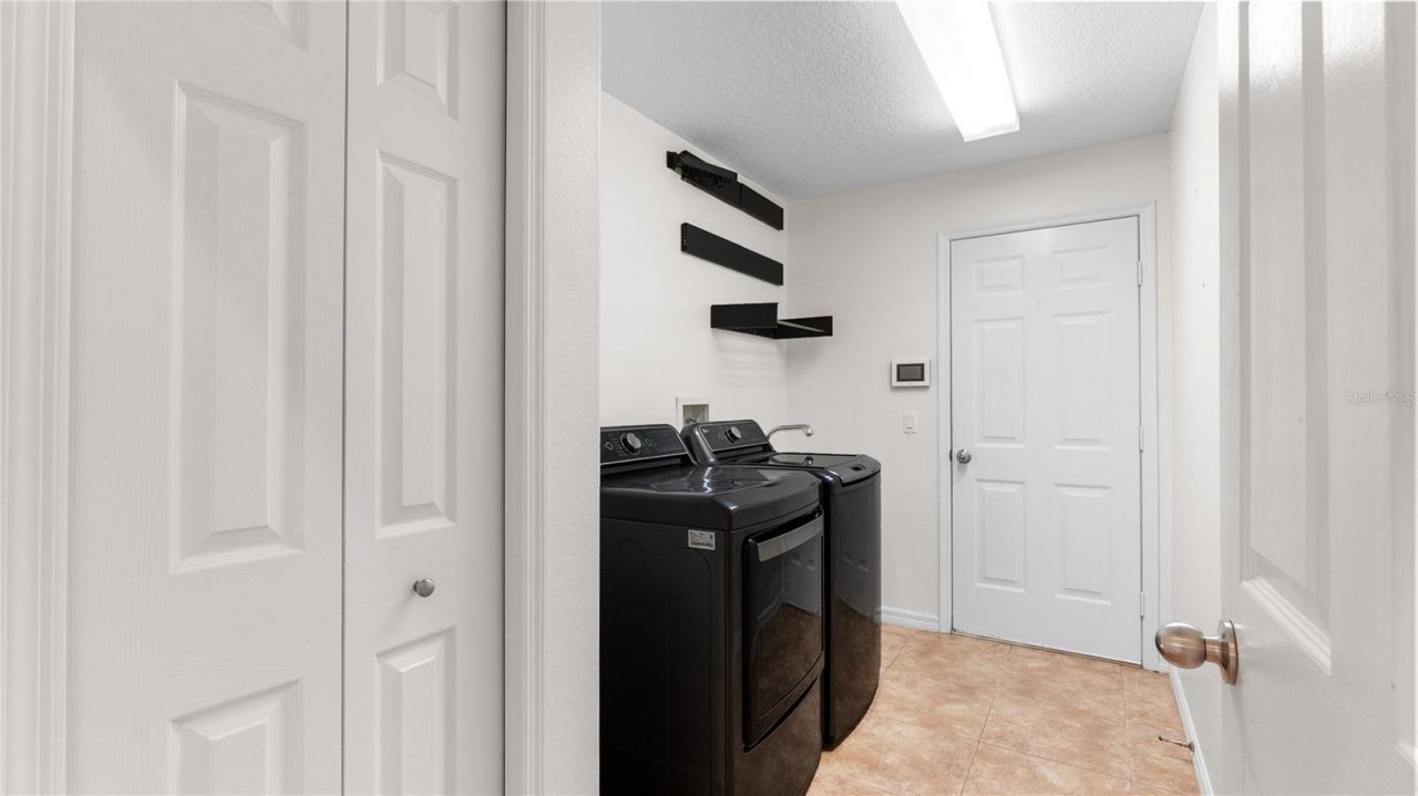 5924 Cherry Oak Drive, Valrico, FL 33596 Photo