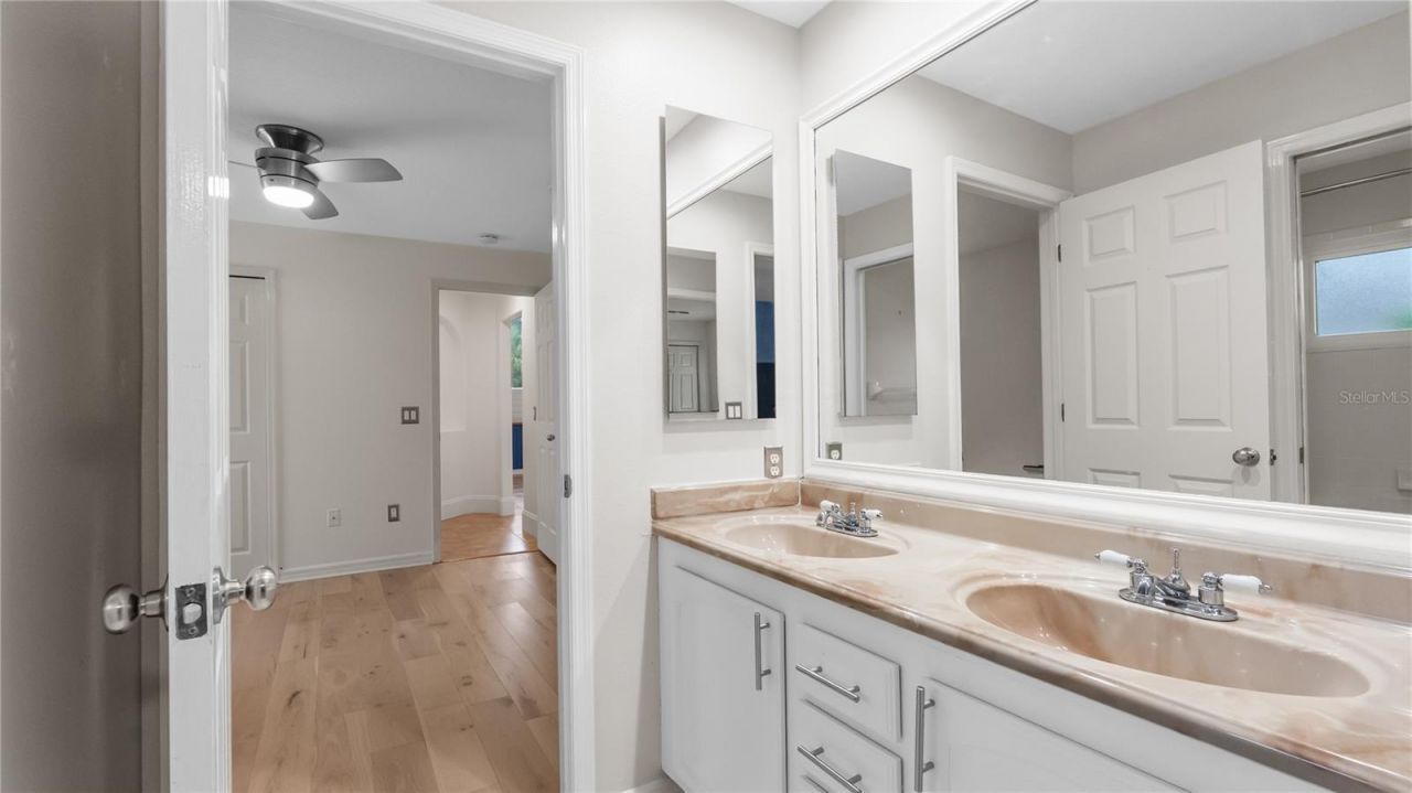 5924 Cherry Oak Drive, Valrico, FL 33596 Photo
