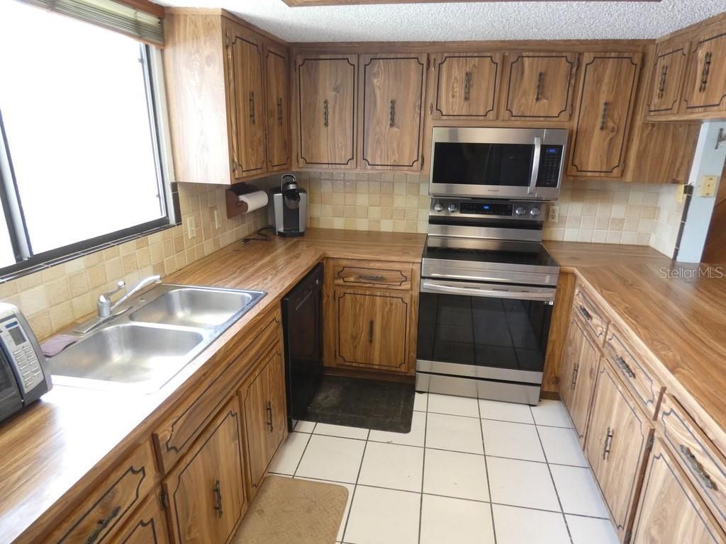 9940 Eagles Point Circle, Unit 3, Port Richey, FL 34668 Photo