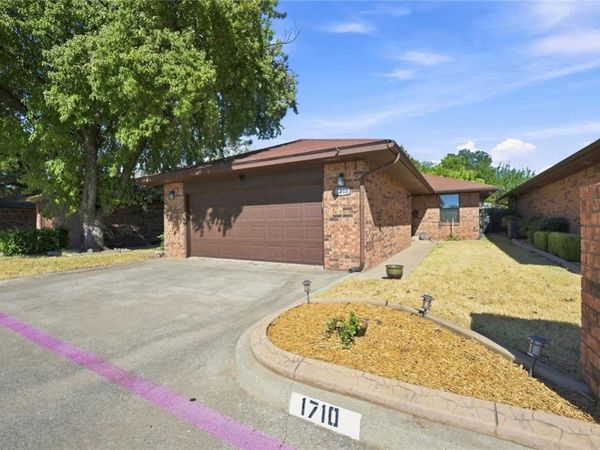 1710 Lionsgate Circle, Bethany, OK 73008
