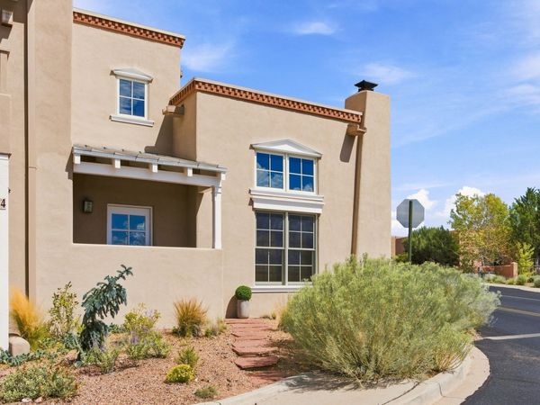 41 E Via Plaza Nueva , Santa Fe, NM 87507