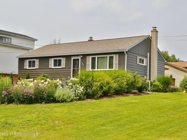 139 Leach Hill Road, Clarks Summit, PA 18411