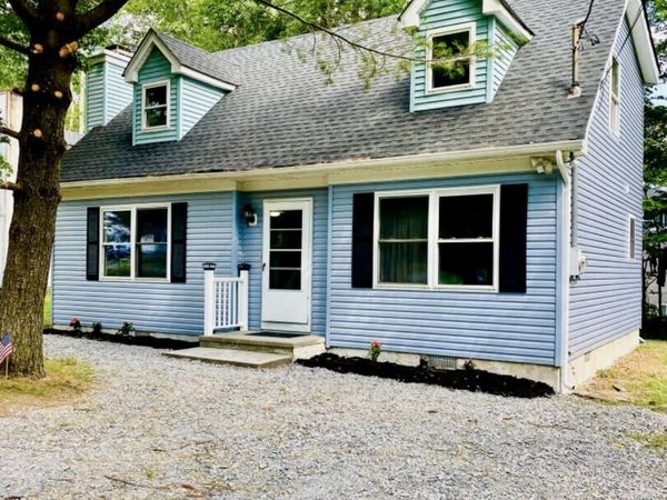 932 Country Place Drive , Tobyhanna, PA 18466