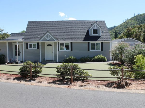 284 N 1st Avenue, Gold Hill, OR 97525