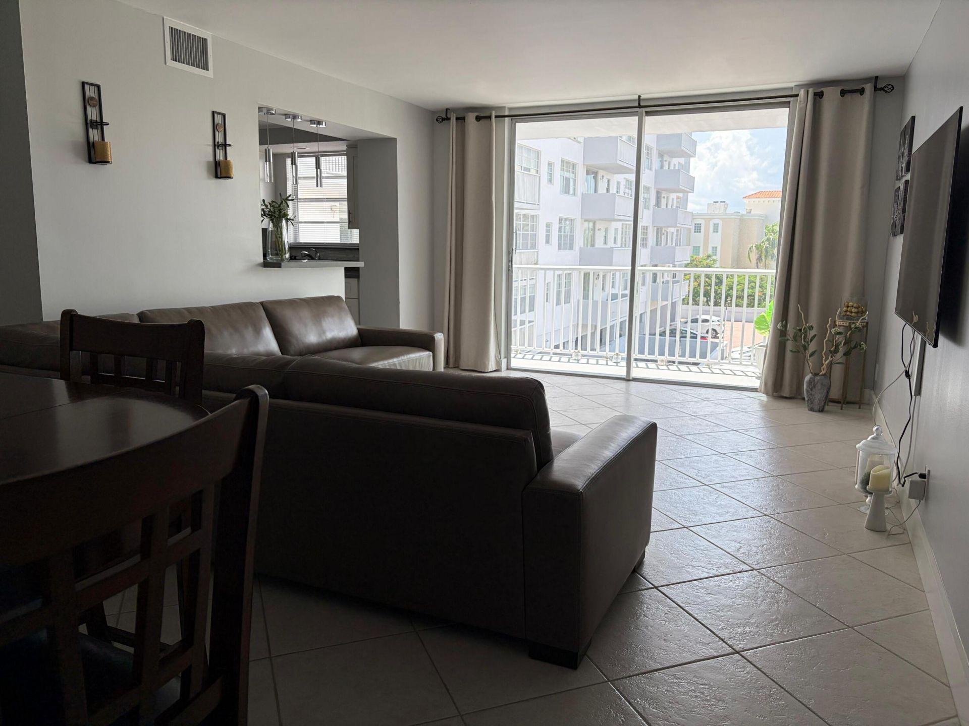 137 Golden Isles Drive, Unit 412, Hallandale Beach, FL 33009 Photo