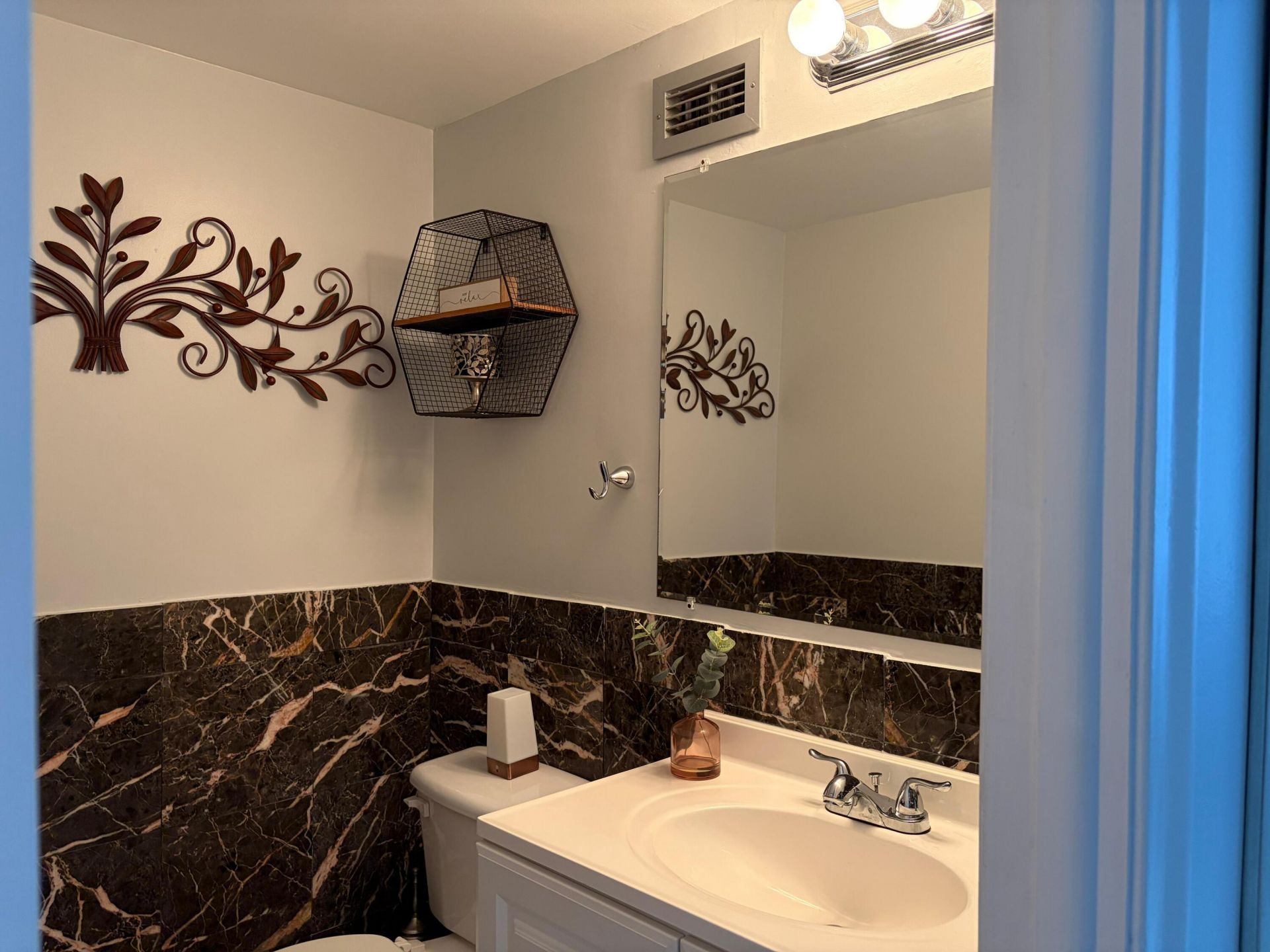 137 Golden Isles Drive, Unit 412, Hallandale Beach, FL 33009 Photo