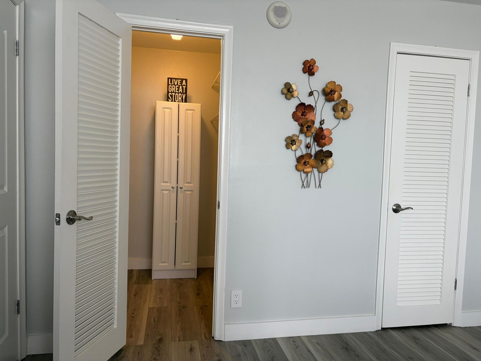 137 Golden Isles Drive, Unit 412, Hallandale Beach, FL 33009 Photo