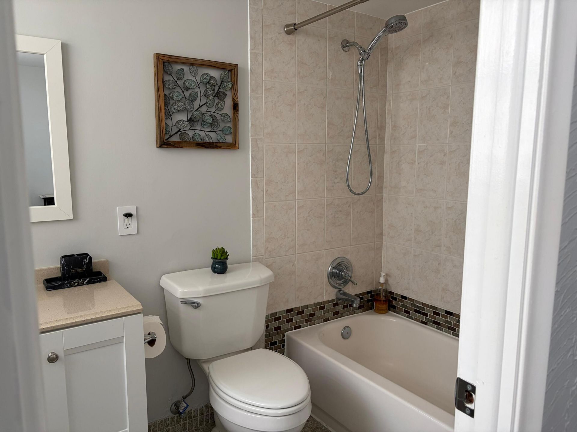 137 Golden Isles Drive, Unit 412, Hallandale Beach, FL 33009 Photo