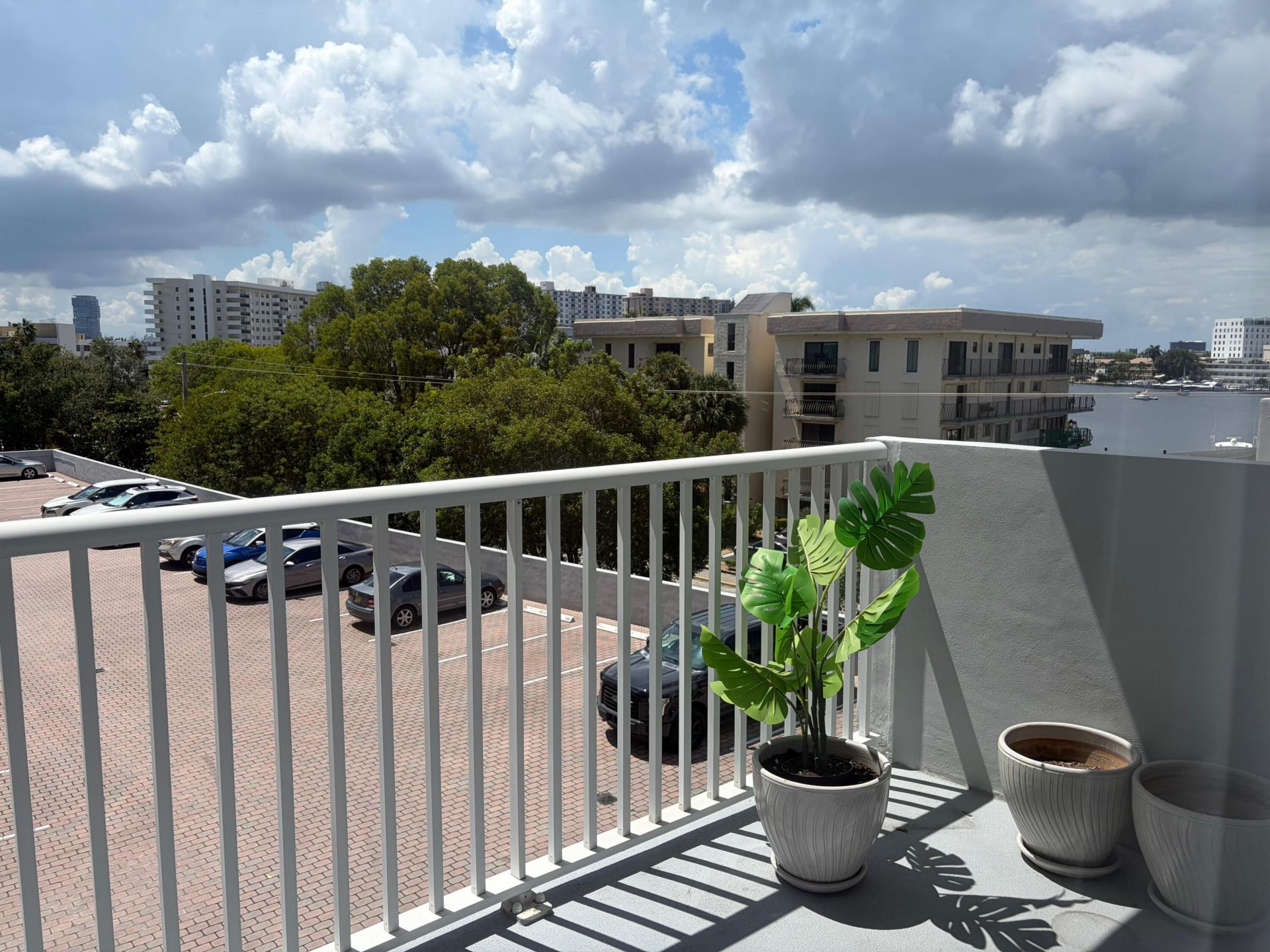 137 Golden Isles Drive, Unit 412, Hallandale Beach, FL 33009 Photo