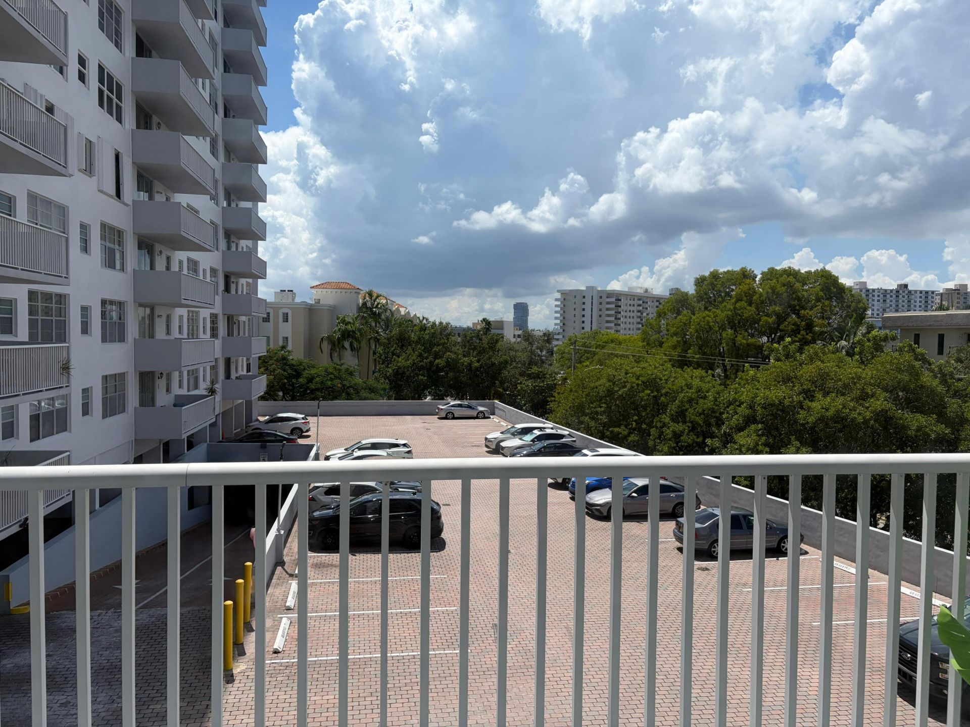 137 Golden Isles Drive, Unit 412, Hallandale Beach, FL 33009 Photo