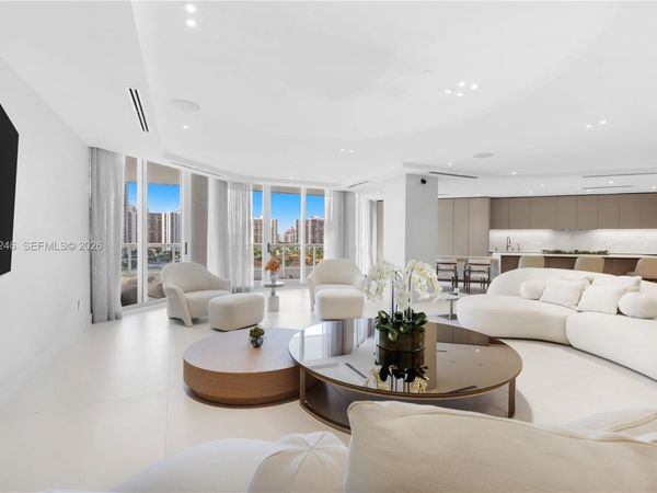 21050 Point Pl , Unit 902, Aventura, FL 33180