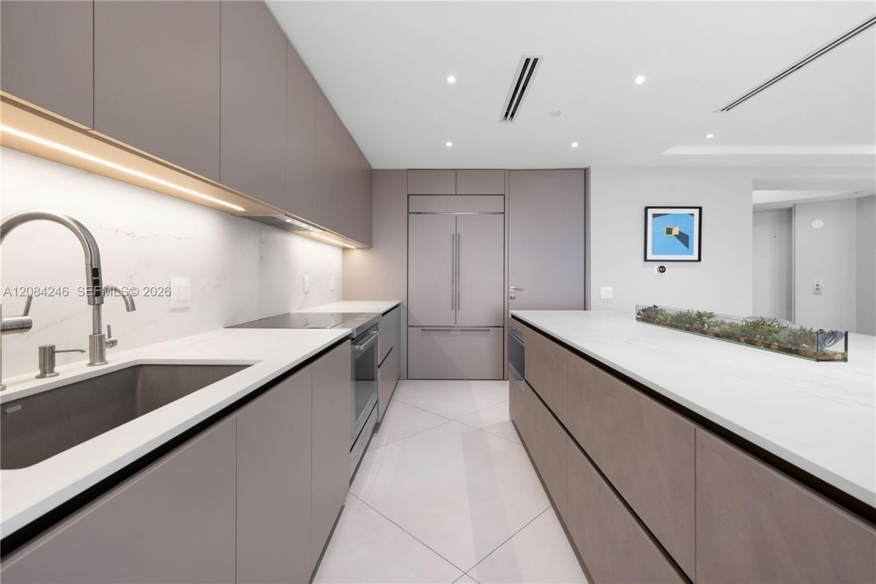 21050 Point Pl , Unit 902, Aventura, FL 33180 Photo