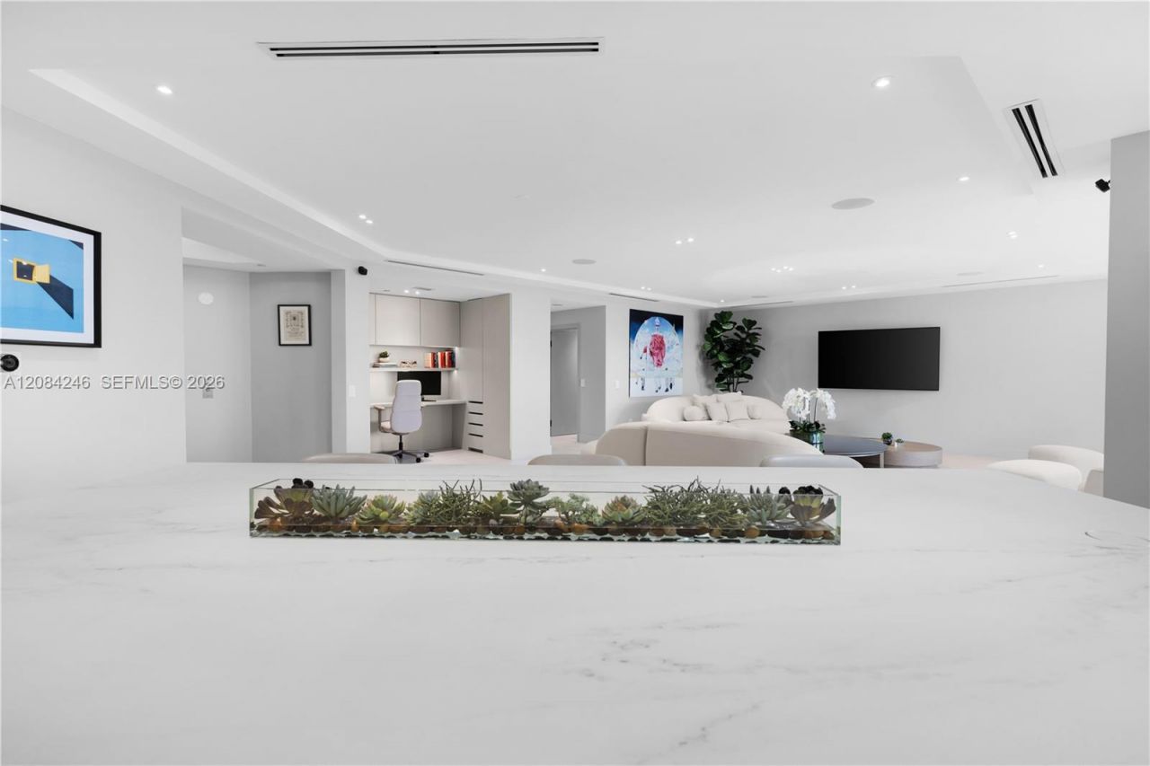 21050 Point Pl , Unit 902, Aventura, FL 33180 Photo