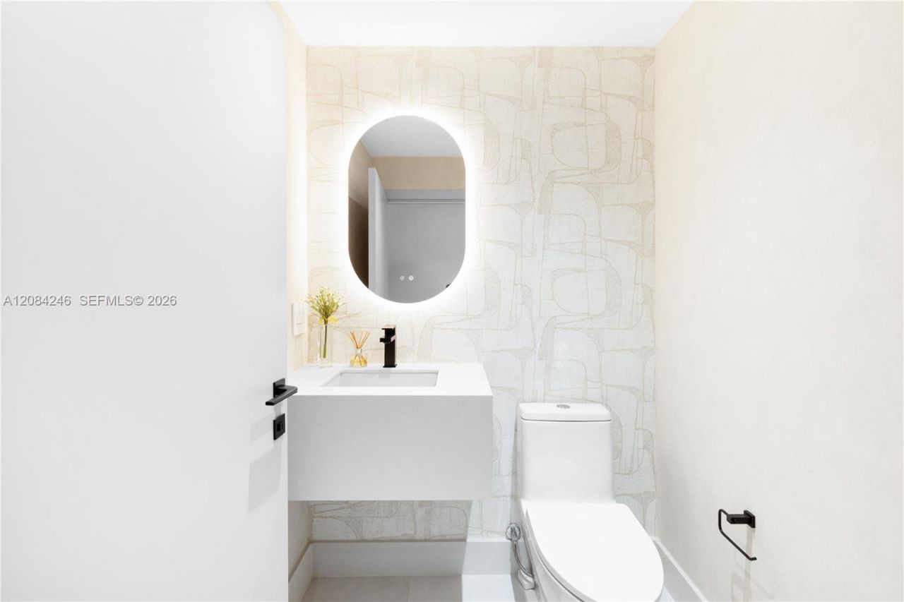 21050 Point Pl , Unit 902, Aventura, FL 33180 Photo
