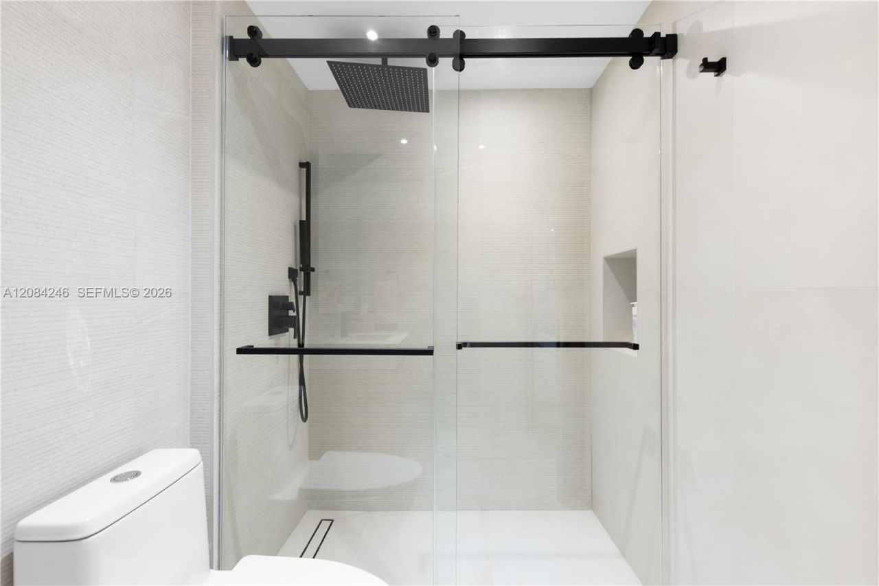 21050 Point Pl , Unit 902, Aventura, FL 33180 Photo