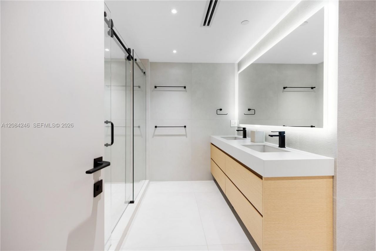 21050 Point Pl , Unit 902, Aventura, FL 33180 Photo