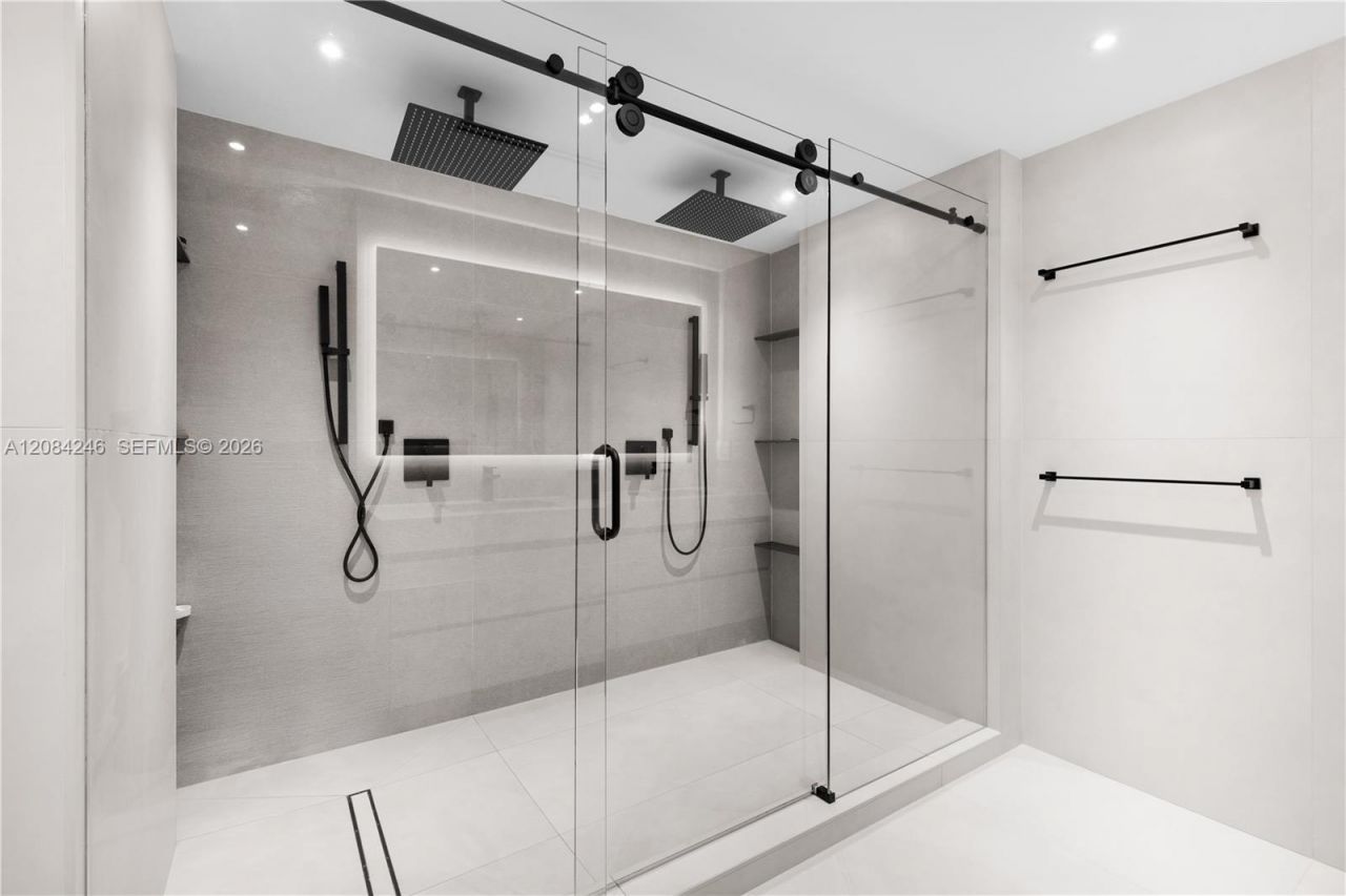 21050 Point Pl , Unit 902, Aventura, FL 33180 Photo