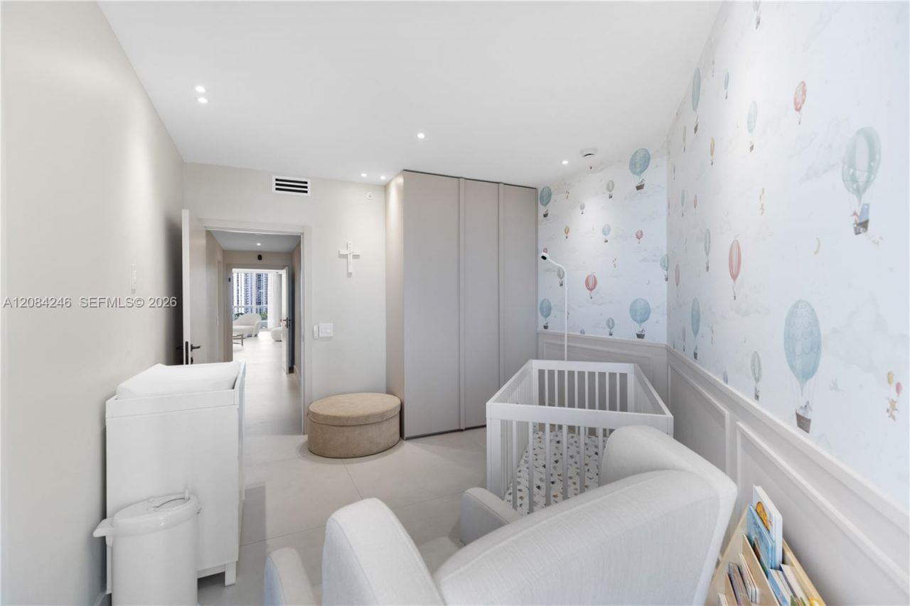 21050 Point Pl , Unit 902, Aventura, FL 33180 Photo
