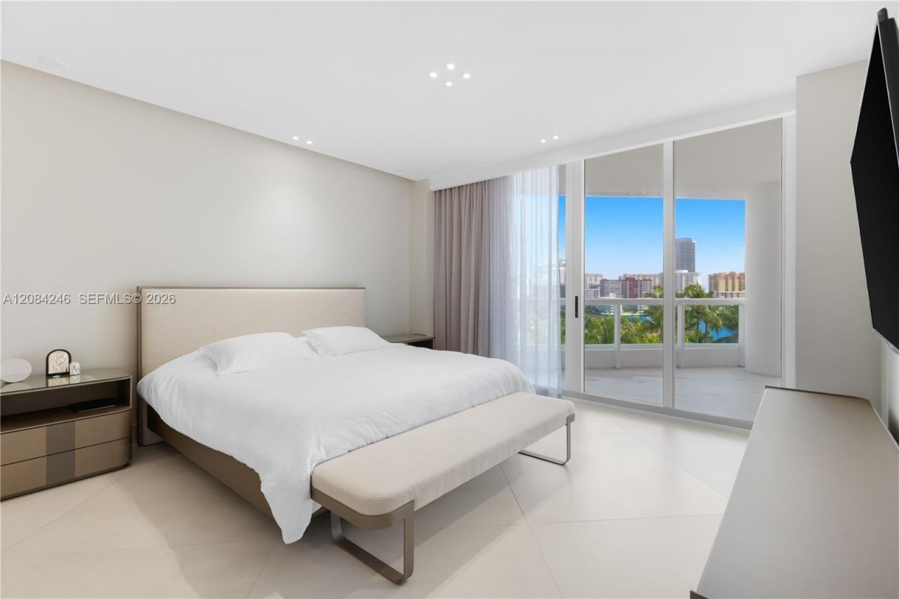 21050 Point Pl , Unit 902, Aventura, FL 33180 Photo